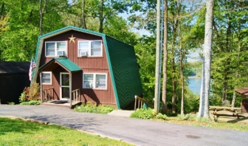 Cabin On Cumberland Hotel Jamestown Exterior photo